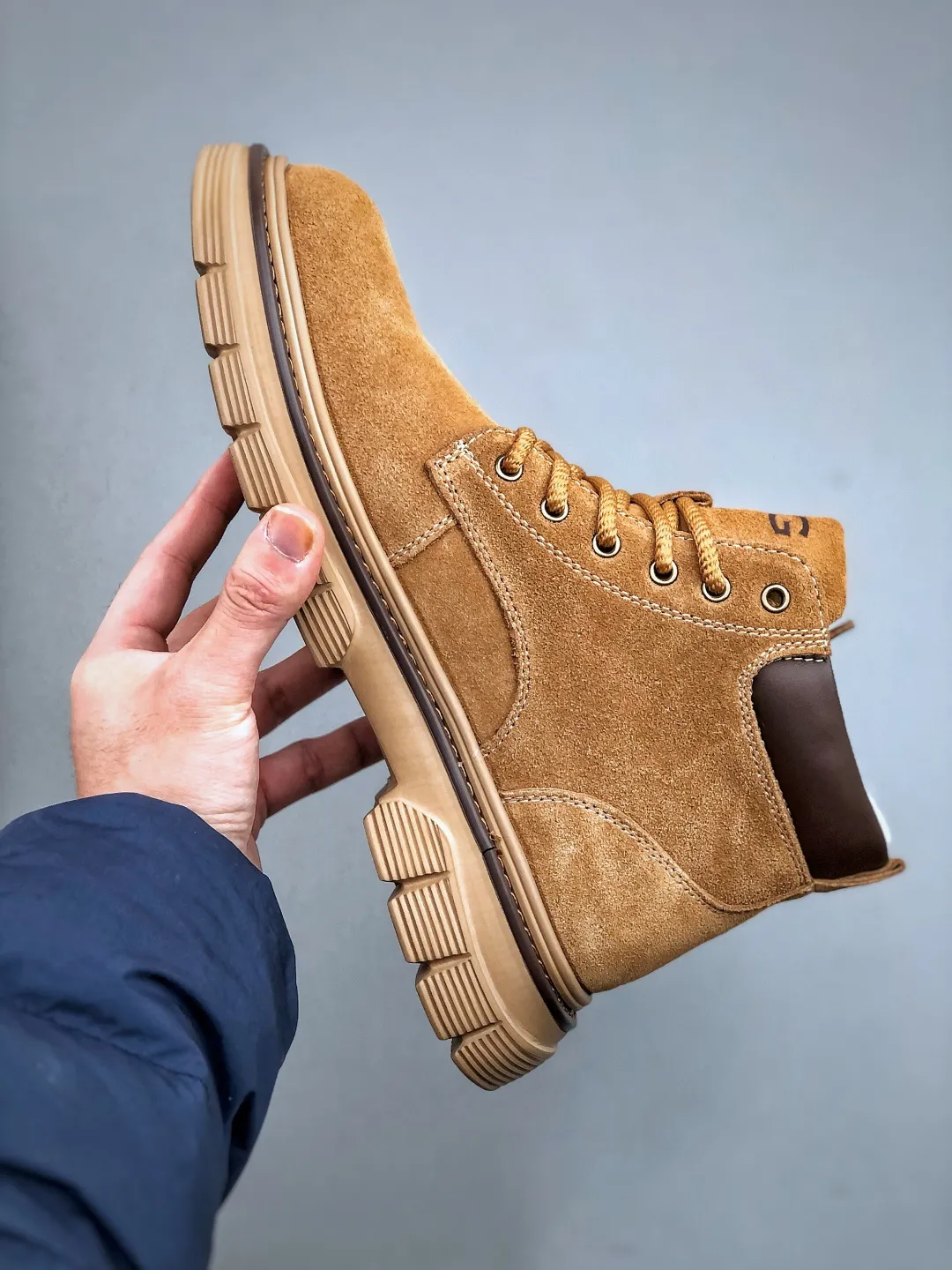 Local self-pickup💰560 supports store placement New goods🚀#UGG New products for autumn and winter (plush integrated lining🔥warm and heat-locking) must-haves for autumn and winter Outdoor mid-top casual Martin boots snow boots series Guangdong factory quality Autumn and winter new styles Fashion trend matching Fabrics are imported from Italy frosted cowhide All shoes are made of genuine cowhide materials from outsole to hardware are made from OEM raw materials Good products do not kill pigs The quality of the first order is strictly controlled A full set of official website unified packaging. This year’s winter cold-proof outdoor products are a must-have for daily casual matching for sportsmen‼ American affordable luxury brand [UGG] Tasman Weather Hybrid Tasman hybrid series mid-top lightweight casual Martin boots "Size: 38-44 (one size larger than sports shoes)
